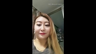 Η Ώριμη Κινέζα Milf Επιδίδεται Σε Σόλο Παιχνίδι