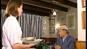 En Fransk Brunette Nyter En Trekant På En Restaurant, Fanget På Kamera Av Papi Voyeur.