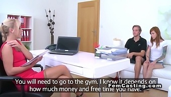 Rdečelaska Amaterka Daje Globoko Grlo Režiserju V Pov