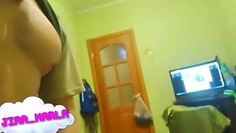 Amatőr Főiskolai Videó Két Fiatal Diákról, Akiket Rajtakaptak Az Aktuson.