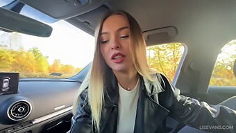 Nuori Tyttö Eksyy Ja Löytää Avulias Muukalainen, Joka Antaa Hänelle Cumshot In Hd