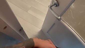 Beau Fantasme: Regarder Ma Demi-Sœur Se Faire Plaisir En Haute Définition