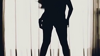 Une Femme Coquine Et Séduisante Cherche Des Hommes Aventureux Et Courtois Pour Ses Désirs