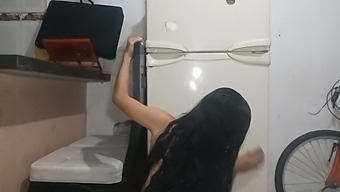 Amateur Stepsister Seeks Out Big Cock For Oral Pleasure - Spanish Version